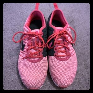 Girls size 5 Nike sneakers